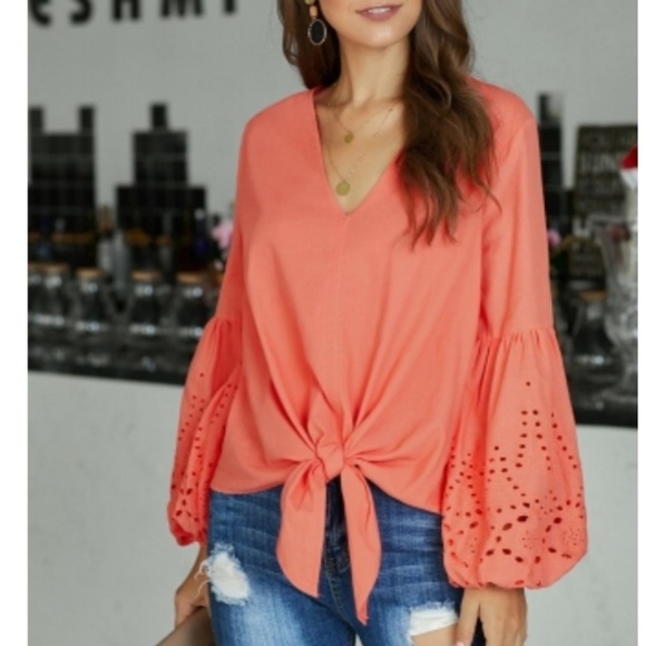 💕(LAST ONE) Great looking balloon sleeve top - Picture 2 of 3